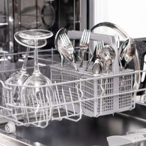 Consumo lavastoviglie: 7 consigli per ridurre gli sprechi