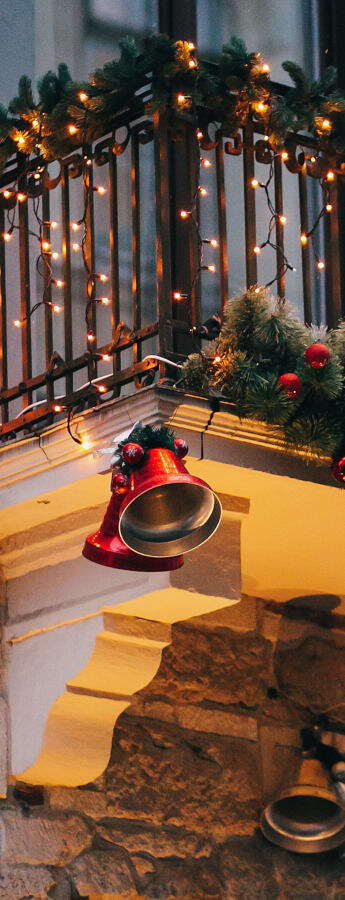 Scopri 6 idee per illuminare il balcone per Natale