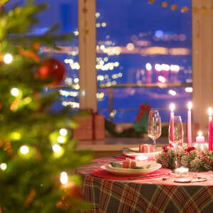 Tavola di Natale sostenibile: luci, menu e decorazioni