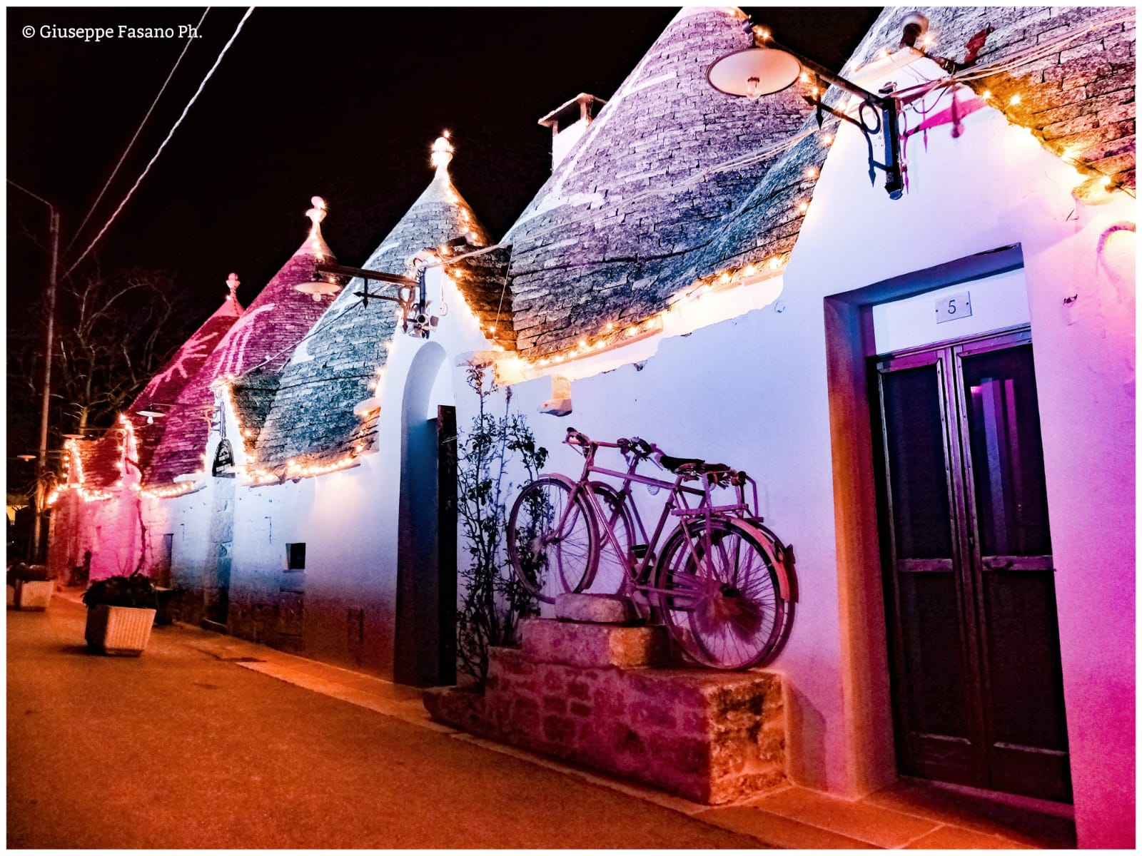 Immagine di illuminazione su trulli