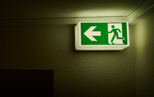 Tutto sul funzionamento e l’installazione delle lampade di emergenza