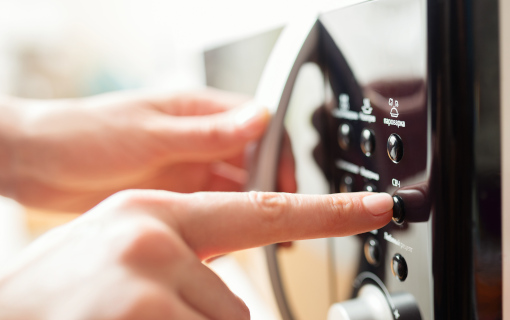Scopriamo di più sui consumi del forno a microonde