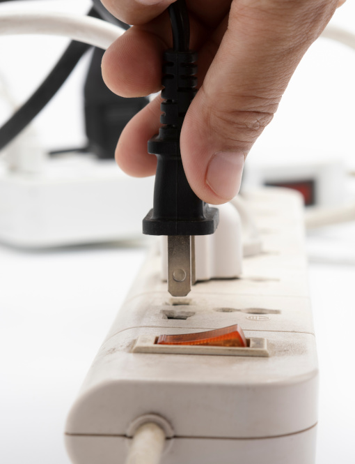 Come affrontare (e prevenire) un sovraccarico di corrente in casa