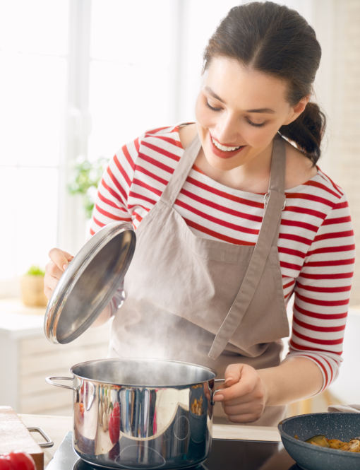 Risparmiare in cucina: 10 consigli per tagliare i costi di elettricità e gas