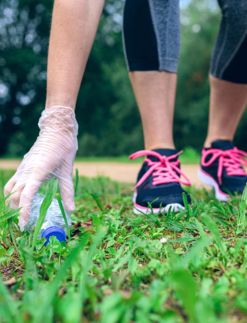 Cos'è il plogging? Ecco come praticarlo e i vantaggi per l’ambiente